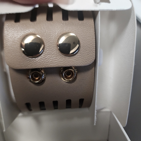 NWT IOB Carin Cuff Smart Leather Bracelet - Picture 11 of 13